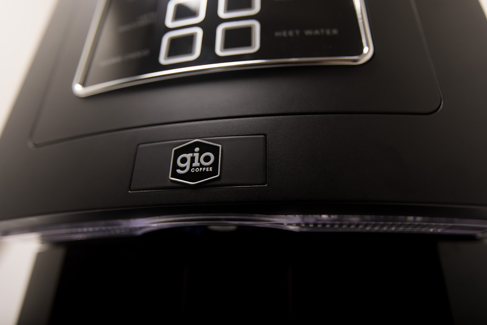 Verona Pro - koffiebonenmachine - Koffiemachine op werk - Gio Coffee - Uitgifte