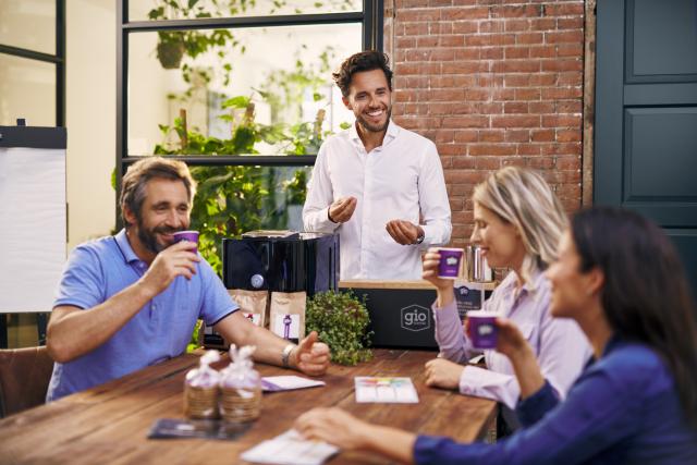 Gio Coffee koffieproeverij samen met collega's op kantoor
