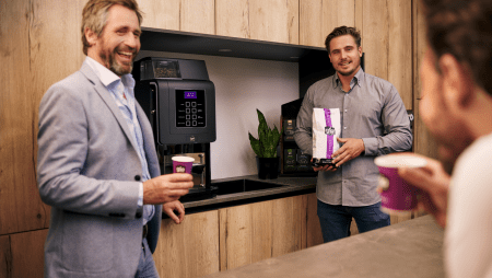 Gio Coffee vrijblijvende koffieproeverij met een zakelijke koffiemachine