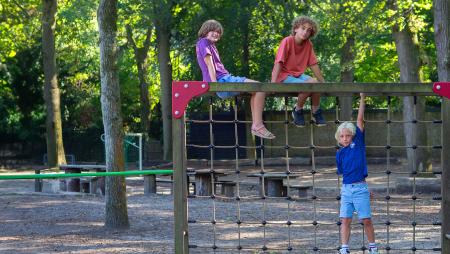 Jantje-Beton-stop-nooit-met-spelen-speeltoestel