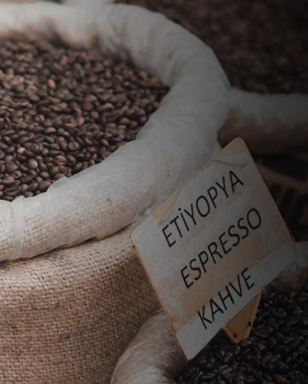 Het verschil tussen robusta en arabica koffiebonen van Gio Coffee