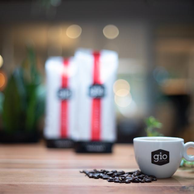 Sfeerbeeld-Gio-Coffee-Ultimo-Instant-koffiemelange-Zakelijke-Koffie.jpg