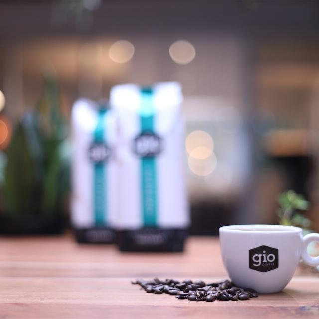 Sfeerbeeld-Gio-Coffee-Estremo-Koffiebonen-Zakelijk