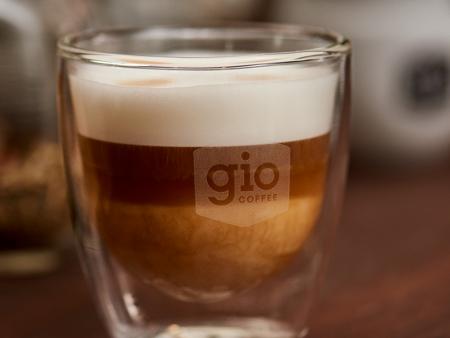 Gio Coffee heeft een koffieoplossing met verse melk voor zakelijk gebruik